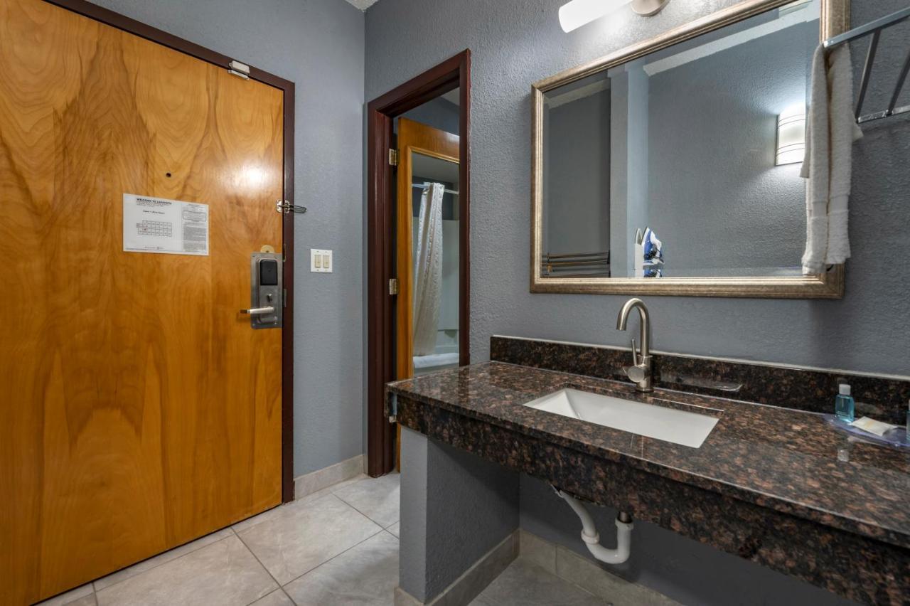 Hotel Suburban *