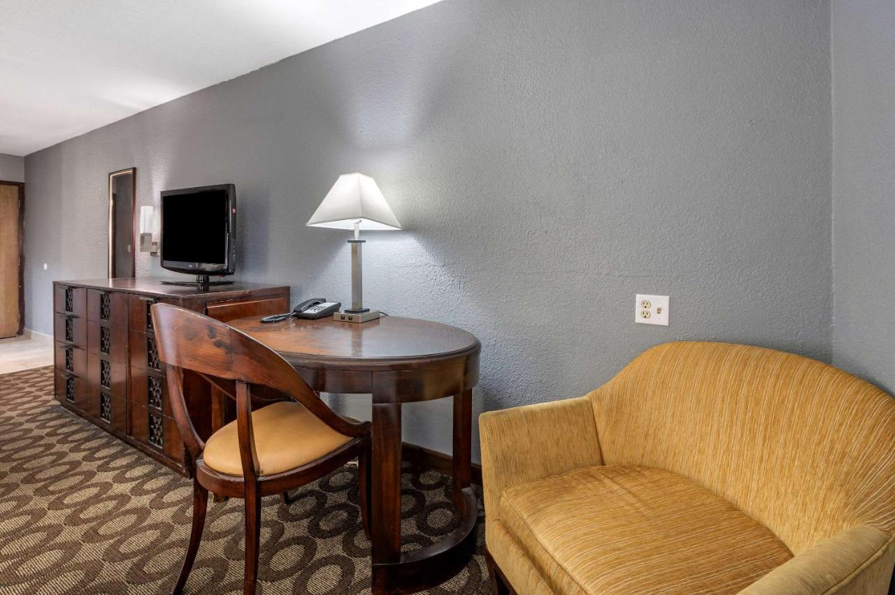 Suburban Hotel